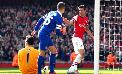 Arsenal đứng dậy để vượt qua giông bão