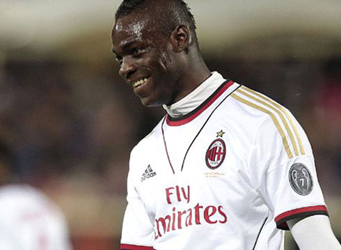 Arsenal khủng hoảng thủ lĩnh: Đặt niềm tin vào Balotelli?