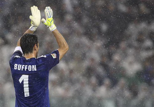 Gianluigi Buffon: Bỏ lại Dino Zoff ở sau lưng
