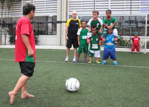 Đội bóng của những chú lùn gây sốt: Mơ World Cup, tại sao không?