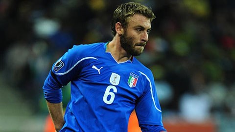 ĐT Italia triệu tập: De Rossi vắng mặt vì... đánh nhau?