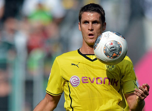 Siêu phẩm sút xa giành chiến thắng cho Dortmund