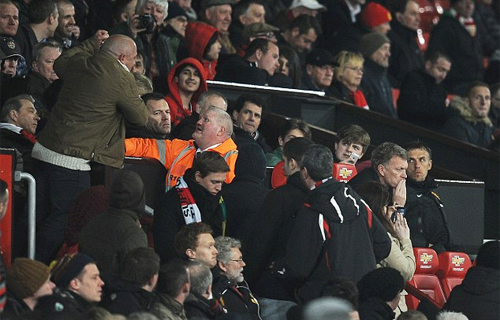 CĐV Man Utd doạ đánh David Moyes