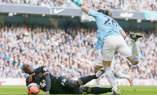 Martin Demichelis: Chuyên gia tặng quà cho... đối thủ