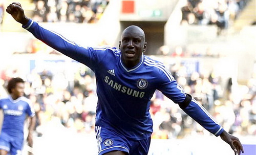 Vũ khí của Chelsea: Dao găm trong vạt áo