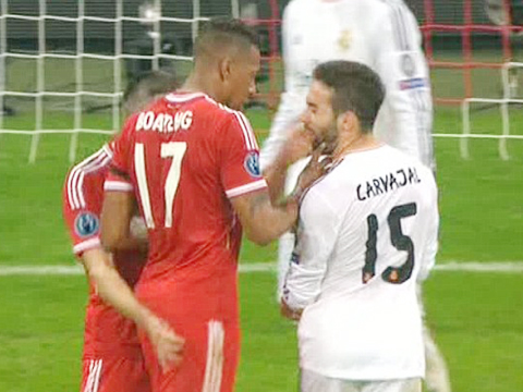 Thi đấu bất lực, Franck Ribery nổi cáu tát Daniel Carvajal