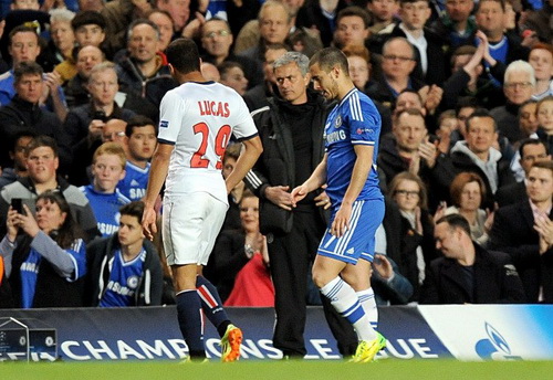 Chelsea sợ mất Hazard dài ngày