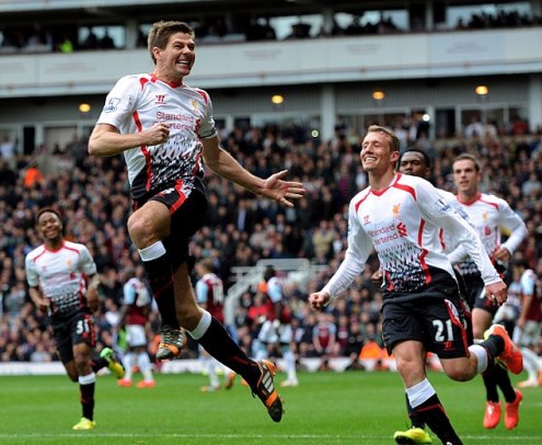 Liverpool nhọc nhằn chiếm lại ngôi đầu nhờ cú đúp 11m của thủ quân Gerrard