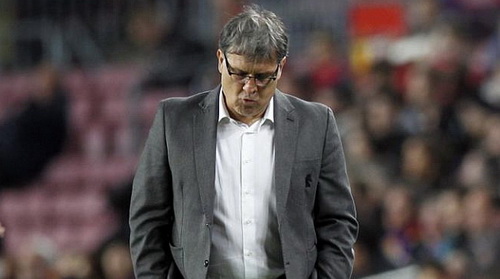 Tata Martino khen Cesc Fabregas rất cá tính và can đảm