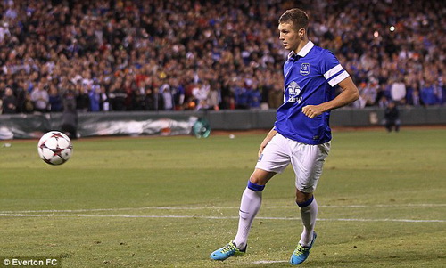 M.U tính phá bĩnh Chelsea vì siêu hậu vệ của Everton