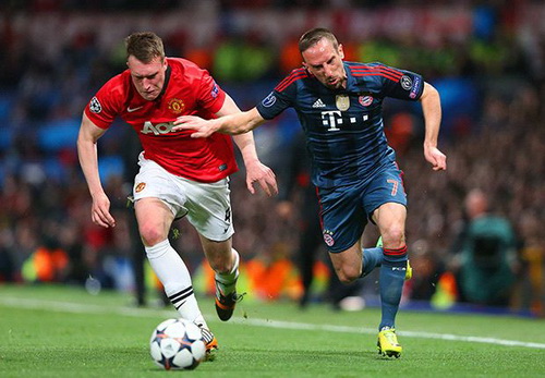 Phil Jones đặt thêm áp lực lên vai Man Utd