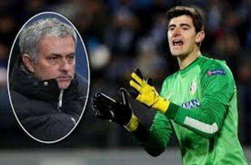 Cư xử tồi, Mou phải về quê “năn nỉ” Courtois