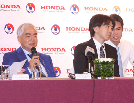 Bóng đá Việt Nam cần gì ở HLV Toshiya Miura?