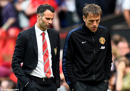 MU trì hoãn việc bổ nhiệm Van Gaal để thương lượng với các cựu binh