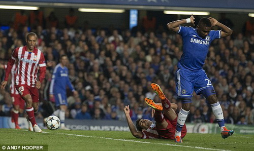 Tội đồ Samuel Eto'o hết cửa ở lại Chelsea