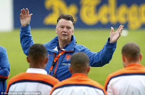 Van Gaal mở đường ở lại Man Utd cho Giggs