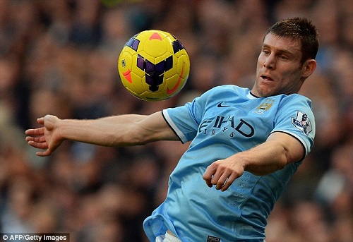 James Milner đang trên đường rời sân Etihad hình ảnh