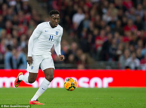 Cơn đau đầu mới của Roy Hodgson: Welbeck hay Sterling?