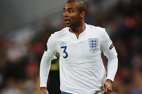 Bị Hodgson ngó lơ, Ashley Cole chính thức giã từ sự nghiệp thi đấu quốc tế