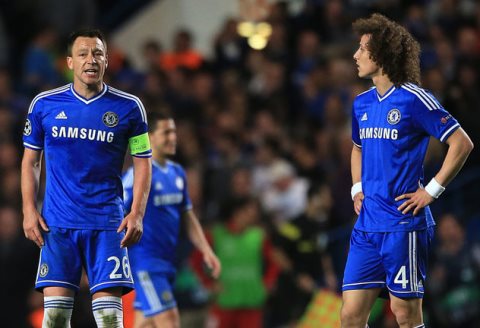 David Luiz văng tục vì Chelsea sắp tay trắng