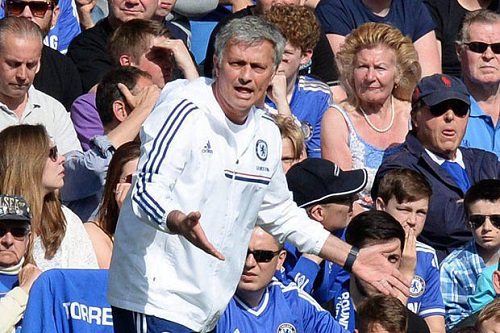 Mourinho cảm thấy bất an về tương lai tại Chelsea