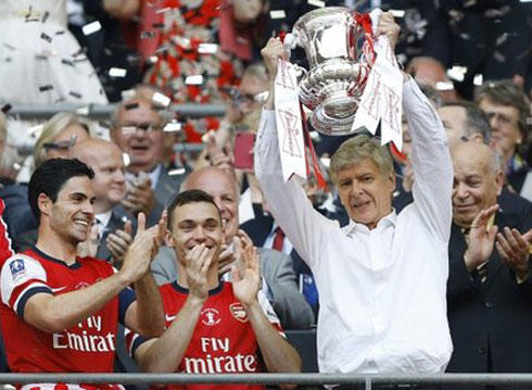 Arsene Wenger tức là “tử vì đạo”