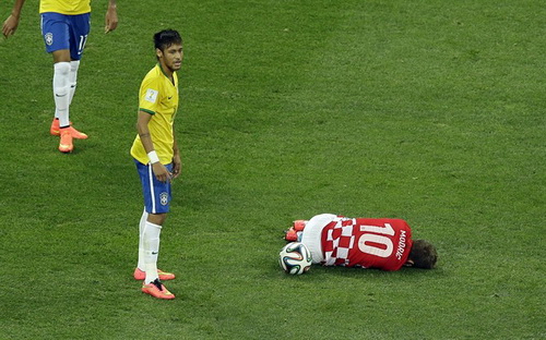 Real Madrid nhận tin buồn: Luka Modric phải ngồi ngoài 3-4 tuần vì virus FIFA