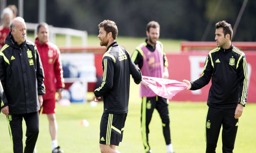 Nội bộ TBN lại dậy sóng: Fabregas bị Del Bosque đuổi thẳng cổ khỏi sân tập