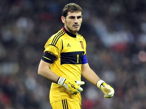 Casillas hết cửa về Arsenal