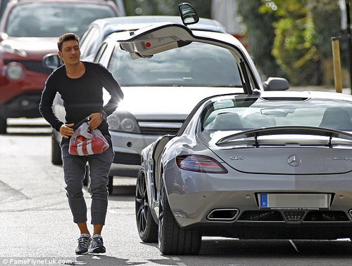 Rò rỉ mẫu áo đấu mới của Arsenal mùa 2014/2015