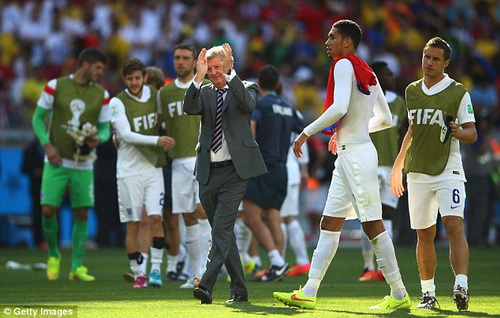 Tuyển Anh thảm bại tại World Cup: Gánh xiếc rong bị thần thánh hóa