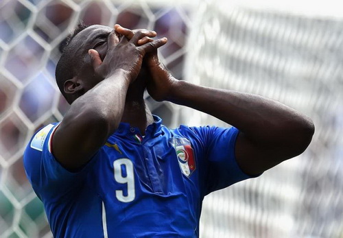 Milan chấp nhận bán, Balotelli càng gần Arsenal