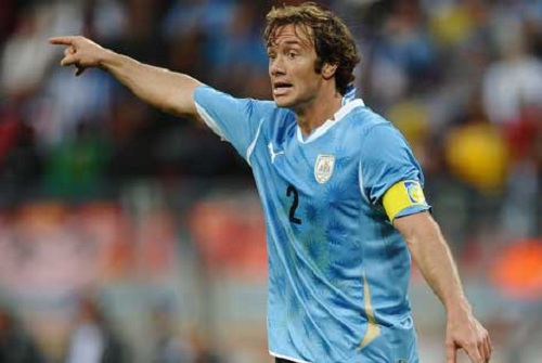 Uruguay “thủng” hàng thủ trước cuộc đối đầu với người Anh