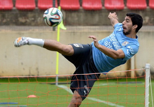 Không cần đạt 100%, Suarez vẫn ra sânchiến người Anh!