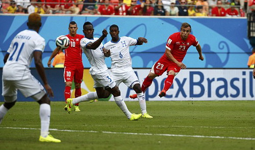Lập hat-trick, Shaqiri tự tin thách thức Messi và ĐT Argentina