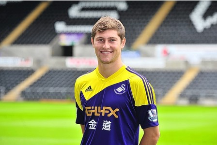 Man United nhắm Ben Davies thay Evra