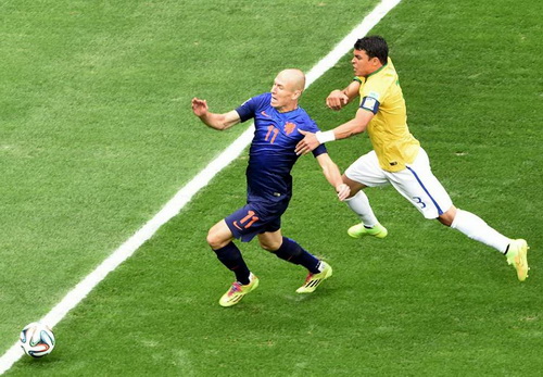 Trò Robben phũ phàng từ chối thầy cũ Van Gaal