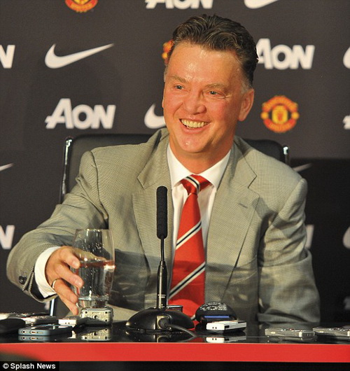 HLV Van Gaal lại tiếp tục “ghi điểm” trong mắt sếp Man United