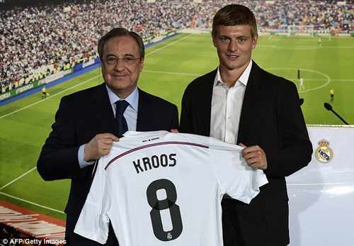 Oezil chúc Kroos gặp may mắn ở Real