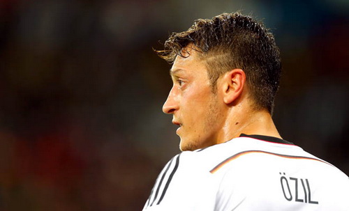 Huyền thoại Đức kêu gọi gạt Ozil khỏi đội hình chính