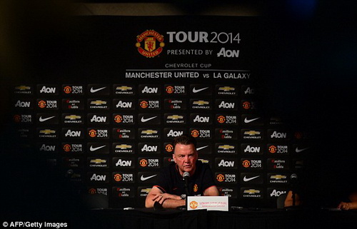 Van Gaal thể hiện quyền uy: Man Utd phải tuân theo quy tắc của tôi