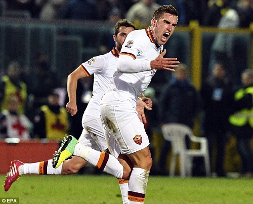 Roma tìm người thay thế Strootman, cơ hội cho M.U?