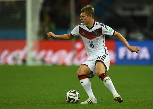 Chính thức: Toni Kroos gia nhập dải ngân hà Real Madrid!
