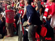 Pha ăn mừng cực quái của CĐV Arsenal