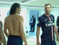 Sao PSG bị đối thủ đấm vỡ mũi