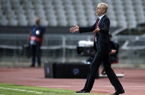 Arsene Wenger nổi điên sau trận hoà trên đất TNK