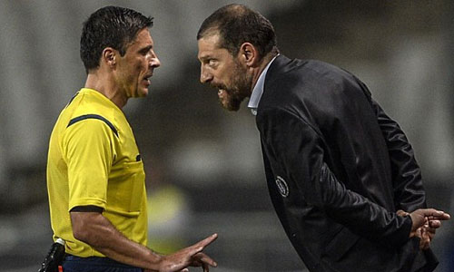 Địch thủ của Arsenal mất HLV ở lượt về play-off