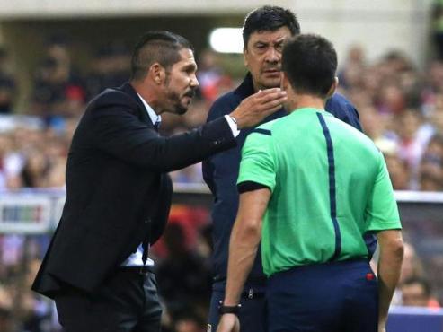 HLV Simeone bị treo quyền chỉ đạo 8 trận