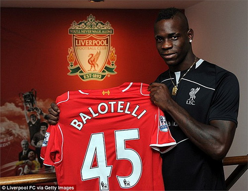 Gerrard tin tưởng CĐV sân Anfield sẽ giúp Balotelli… cải tà quy chính