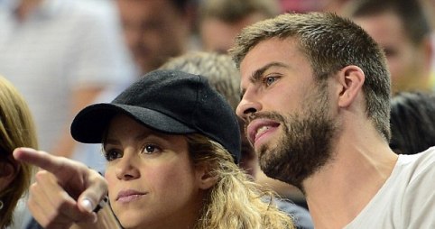 Pique vui vẻ dạo chơi cùng bạn gái để giải sầu